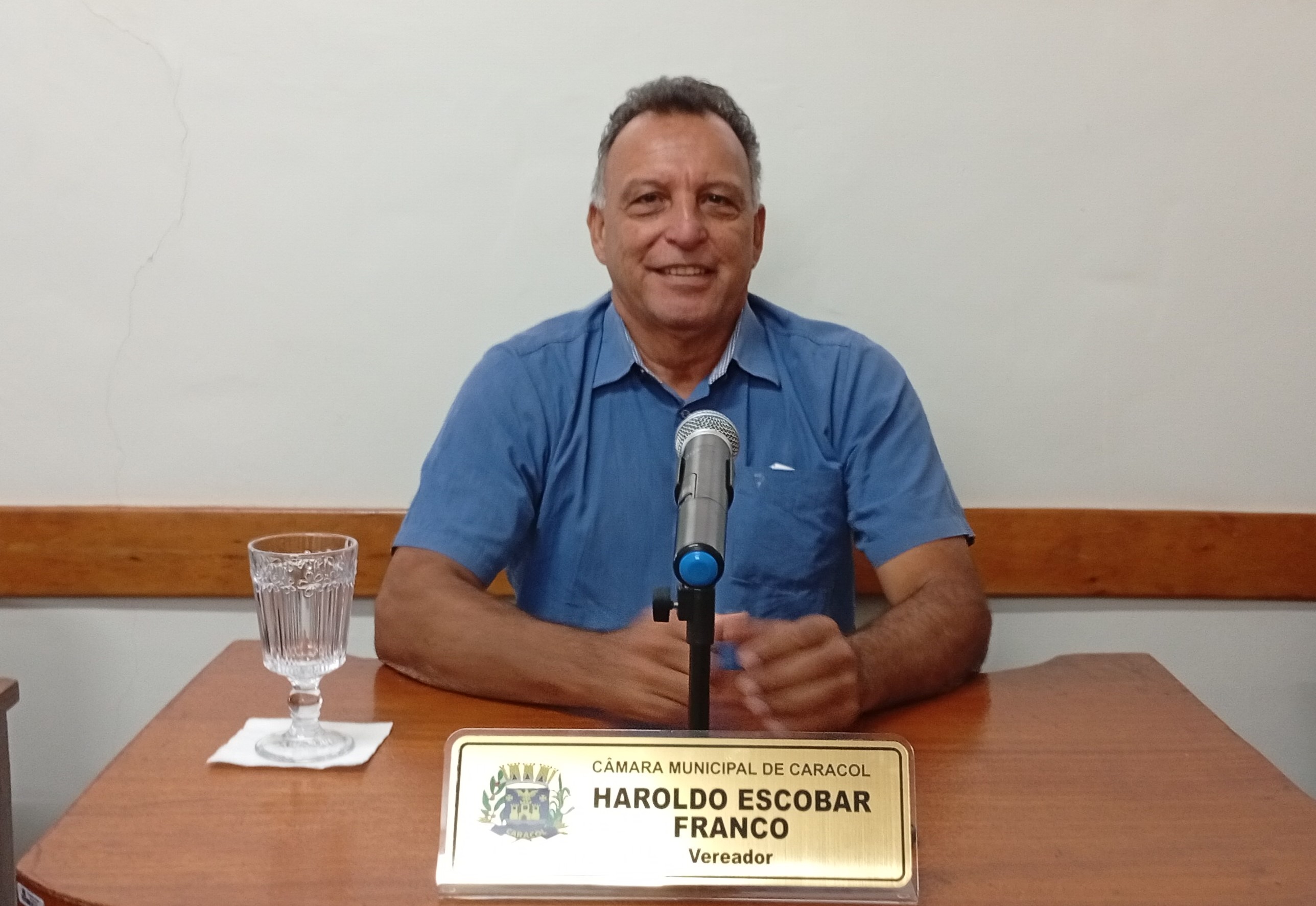 Moção de Parabenização homenageia Douglas Lopes Vilalba por formatura em Medicina